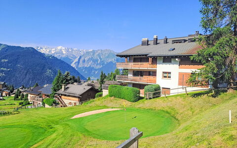 Eldorado 321: Sky, Property, Building, Plant, Mountain, Window, Natural Landscape, Tree, Land Lot, House