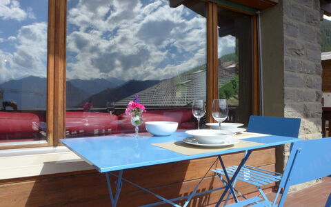 Pierreval 18: Table, Furniture, Cloud, Property, Building, Window, Sky, Chair, Azure, Shade