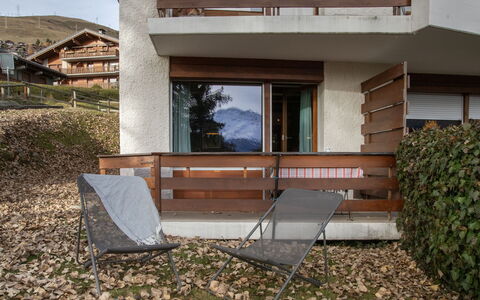 Entremont 60: Wood, Balcony, Hardwood, Wood Stain, Shade, Siding, Outdoor Furniture, Plank, Porch, Stairs