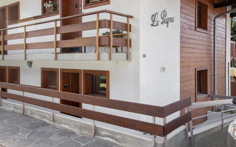 Pigne 1: Wood, Door, Wood Stain, Hardwood, Balcony, Stairs, Handrail, Home Door, Plank, Hotel