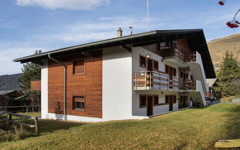 Pigne 1: House, Home, Slope, Cottage, Balcony, Yard, Villa, Mountain Village, Farmhouse