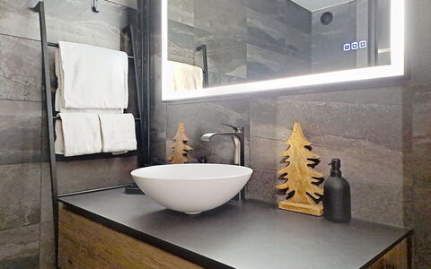 Mondzeu A258: Bathroom Sink, Interior Design, Wall, Mirror, Plumbing Fixture, Flooring, Sink, Tap, Bathroom, Countertop