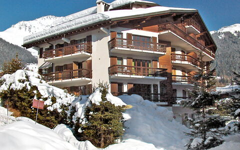 Verbier 582: Sky, Snow, Building, Property, Plant, Mountain, Window, Slope, House, Architecture