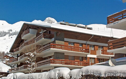 Val Neige 11: Sky, Building, Snow, White, Window, House, World, Slope, Urban Design, Wood