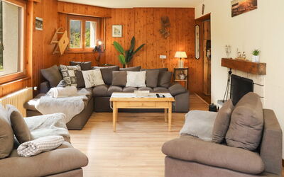 Résidence 25 150.3: Table, Picture Frame, Couch, Property, Furniture, Window, Comfort, Living Room, Wood, Houseplant