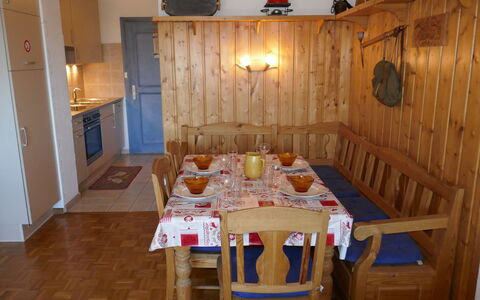 Nendaz 100: Table, Food, Tableware, Furniture, Chair, Wood, Kitchen & Dining Room Table, Plate, Interior Design, Floor