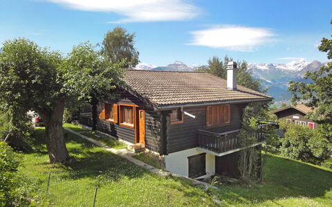 Sven Heul: Cloud, Plant, Sky, Building, Window, Natural Landscape, House, Wood, Tree, Land Lot