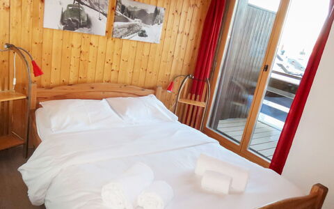 Nendaz 200: Furniture, Property, Comfort, Building, Bed Frame, Wood, Textile, Interior Design, Architecture, Bed