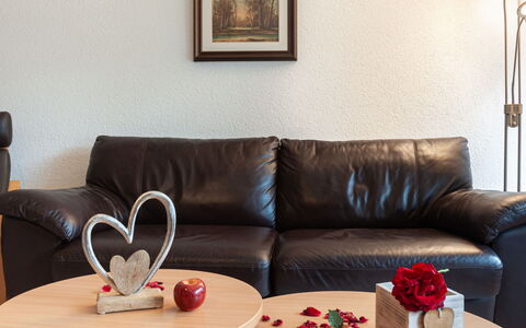 Montfort 10A: Brown, Couch, Furniture, Table, Property, Comfort, Picture Frame, Wood, Rectangle, Lighting