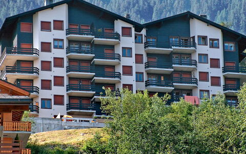 Foret E3: Residential Area, Neighbourhood, Property, House, Building, Architecture, Apartment, Home, Town, Facade