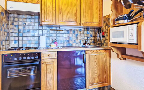 Foret E3: Kitchen, Major Appliance, Wood, Countertop, Kitchen Appliance, Interior Design, Cabinetry, Tap, Room, Kitchen Stove