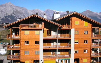 Nendaz 360: Sky, Building, Mountain, Property, Window, House, Architecture, Urban Design, Plant, Residential Area
