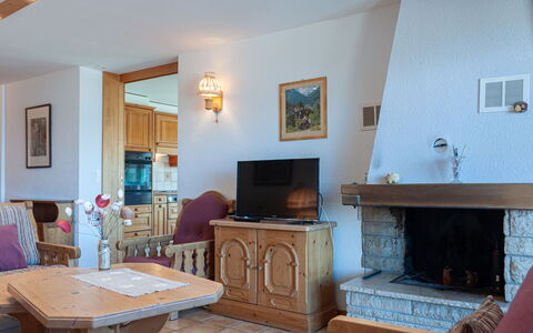 Nendaz 390: Picture Frame, Furniture, Property, Azure, Wood, Drawer, Living Room, Table, Interior Design, Lighting
