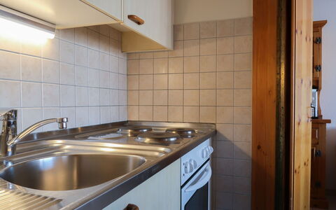 Nendaz 400: Kitchen Sink, Sink, Tap, Countertop, Cabinetry, Plumbing Fixture, Wood, Kitchen, Kitchen Appliance, Kitchen Stove