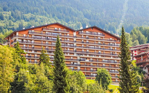 Nendaz 400: Building, Property, Mountain, Sky, Natural Landscape, House, Tree, Architecture, Vegetation, Tower Block
