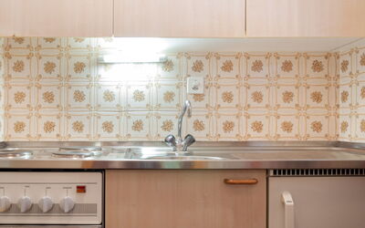 Christiania 2 B7 400.19: Brown, Cabinetry, Property, Wood, Rectangle, Interior Design, Kitchen, Floor, Line, Flooring