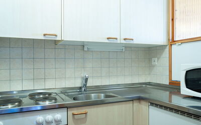 Christiania 2 L1 400.10: Kitchen Sink, Cabinetry, Property, Sink, Tap, Countertop, Kitchen, Kitchen Stove, Interior Design, Floor