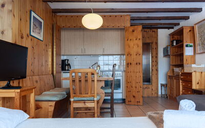 Christiania 1 P3 400.14: Furniture, Property, Table, Wood, Flooring, Chair, Floor, Building, Living Room, Hardwood