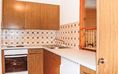 Christiania i I5 400.43: Cabinetry, Countertop, Property, Furniture, Building, Wood, Kitchen, Drawer, Interior Design, Flooring