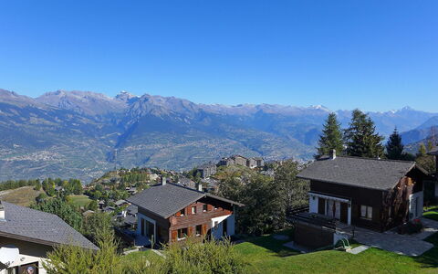 Hildegarde: Mountainous Landforms, Mountain, Mountain Range, Mountain Village, Hill Station, Alps, Property, Sky, Natural Landscape, House