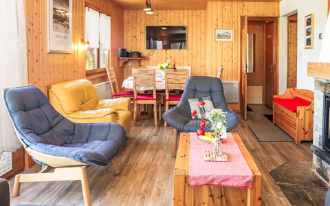 Chalet Picardie: Table, Furniture, Couch, Wood, Interior Design, Comfort, Chair, Flooring, Living Room, Houseplant