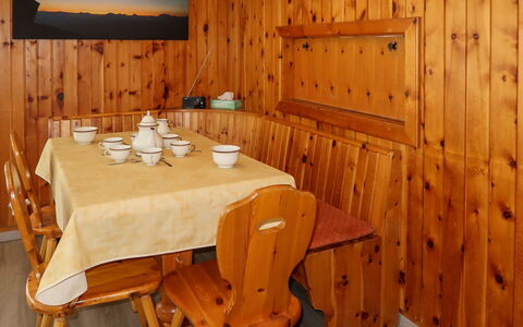 Nendaz 600: Furniture, Table, Property, Chair, Wood, Interior Design, Hardwood, Wood Stain, Flooring, Tablecloth
