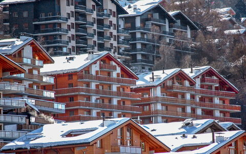 Nendaz 660: Building, Snow, Window, Property, House, Freezing, Neighbourhood, Urban Design, World, Wood