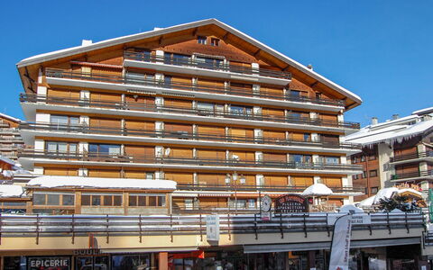 Nendaz 800: Apartment, Condominium, Commercial Building, Hotel, Shade, Resort Town, Resort, Awning, Balcony