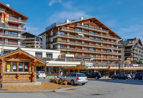 Nendaz 800: Sky, Car, Building, Cloud, Property, Wheel, Vehicle, Window, Urban Design, Condominium
