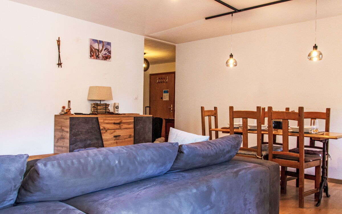 Accommodation:&nbsp;Genets 150 D 830.12