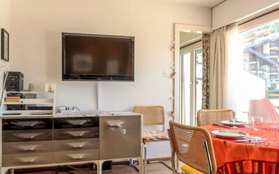 Accommodation:&nbsp;Olympic F8 840.8