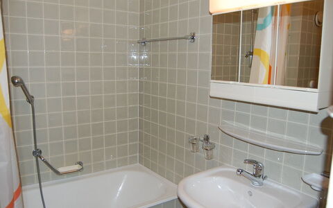 Bel Alp D3: Bathroom, Tile, Property, Room, Bathtub, Plumbing Fixture, Wall, Floor, Tap, Bathroom Accessory