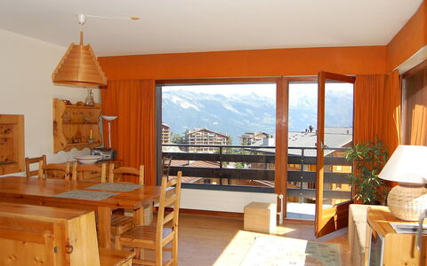 Bel Alp D3: Room, Property, Furniture, Building, Interior Design, House, Floor, Real Estate, Ceiling, Table