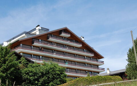 Panoramic G4: Sky, Building, Cloud, Plant, Tree, Wood, Urban Design, Condominium, Facade, Roof