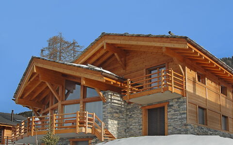 Sebas: Sky, Building, Wood, Tree, Window, House, Slope, Cottage, Shade, Siding