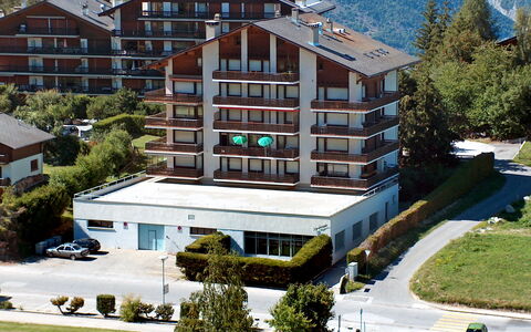 Ecluses 2: Plant, Building, Property, Window, Tree, Condominium, Urban Design, Land Lot, House, Neighbourhood