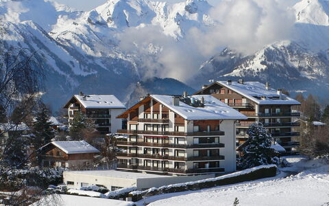 Ecluses 2: Sky, Cloud, Mountain, Snow, Building, Daytime, Window, White, Light, World