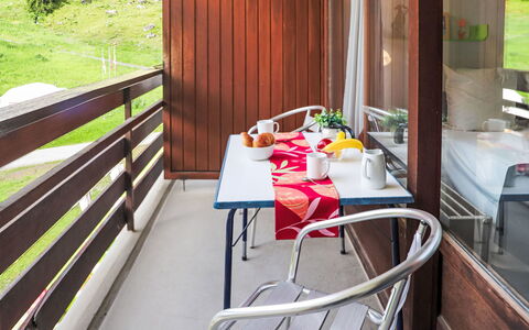 Siviez-Nendaz 100: Plant, Table, Wood, Leisure, Outdoor Furniture, Porch, Comfort, Building, Hardwood, Shade