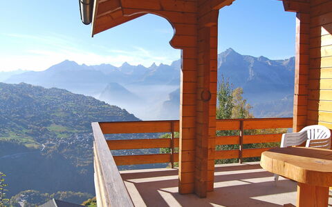 Gamine: Property, Sky, Mountain, Architecture, Room, Tree, House, Wood, Home, Atmosphere