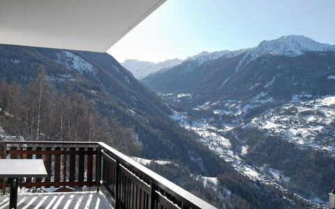 Les Bouillets: Mountainous Landforms, Mountain, Mountain Range, Sky, Property, Snow, Alps, Hill Station, Winter, Architecture