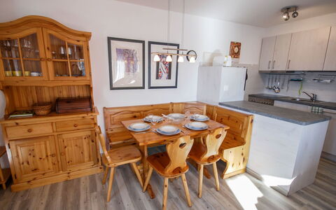 Les Bouillets: Room, Furniture, Property, Wood Flooring, Interior Design, Hardwood, Floor, Dining Room, Building, House