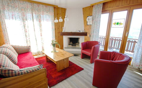 Les Bouillets: Room, Property, Furniture, Living Room, Interior Design, Curtain, Building, House, Floor, Real Estate
