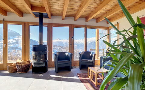 Au Bisse: Furniture, Property, Plant, Building, Couch, Houseplant, Table, Wood, Shade, Window