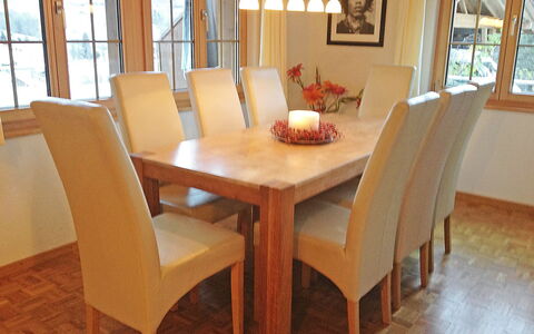 Chalet Perle: Table, Furniture, Window, Chair, Wood, Building, Flooring, Floor, Picture Frame, Plant