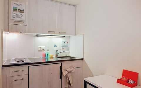 Grindelwald 150: Kitchen, Countertop, Kitchen Appliance, Interior Design, Kitchen Sink, Major Appliance, Sink, Cabinetry, Tap, Apartment