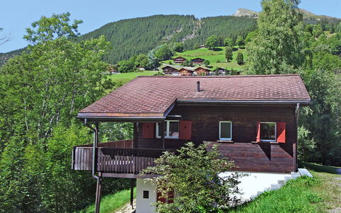 Egg-Isch: Sky, Plant, Building, Window, Tree, Natural Landscape, House, Mountain, Land Lot, Cottage