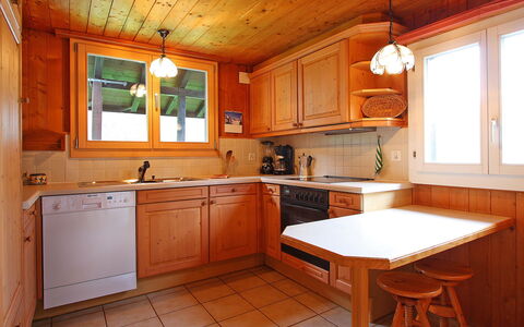 Egg-Isch: Kitchen Sink, Cabinetry, Window, Property, Furniture, Countertop, Sink, Tap, Table, Kitchen