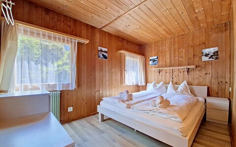 Egg-Isch: Wood, Home, Bedroom, Bed, Cottage, Hardwood, Wood Stain, Bedding, Wood Flooring, Hotel