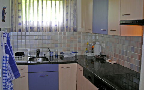 Steinbilla: Cabinetry, Kitchen Sink, Countertop, Sink, Property, Tap, Kitchen, Building, Interior Design, Floor