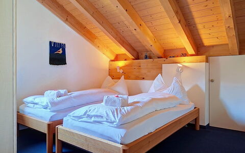 Steinbilla: Wood, Bedroom, Bed Frame, Bed, Ceiling, Wood Stain, Cottage, Hardwood, Bedding, Bed Sheet
